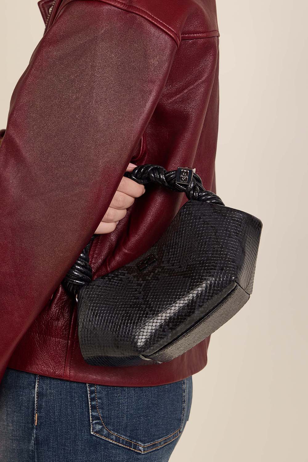 תיק בו מיני מנוחש